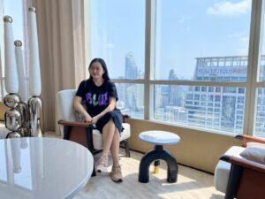 Đi công tác Thái Lan với chồng